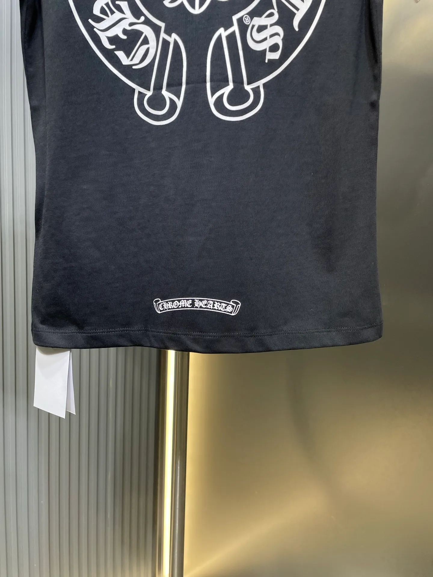 P240 Chrome Hearts 🌟[Top original order] Sanskrit color-blocked short-sleeved fabric: cotton fabric Process: printing production version: fit version Weight: about 140 grams Description: According to YB custom-dyed thread and large body fabric, the printing is hand-printed, contrasting color design The upper body effect is excellent, the overall routing is straight and delicate, the fabric is comfortable and soft, the color is consistent and there is no color difference, it can be matched with the same style to create a fashionable look, and can be used in various occasions, customized accessories, complete with three standards, the same style for men and women!  size：s m l